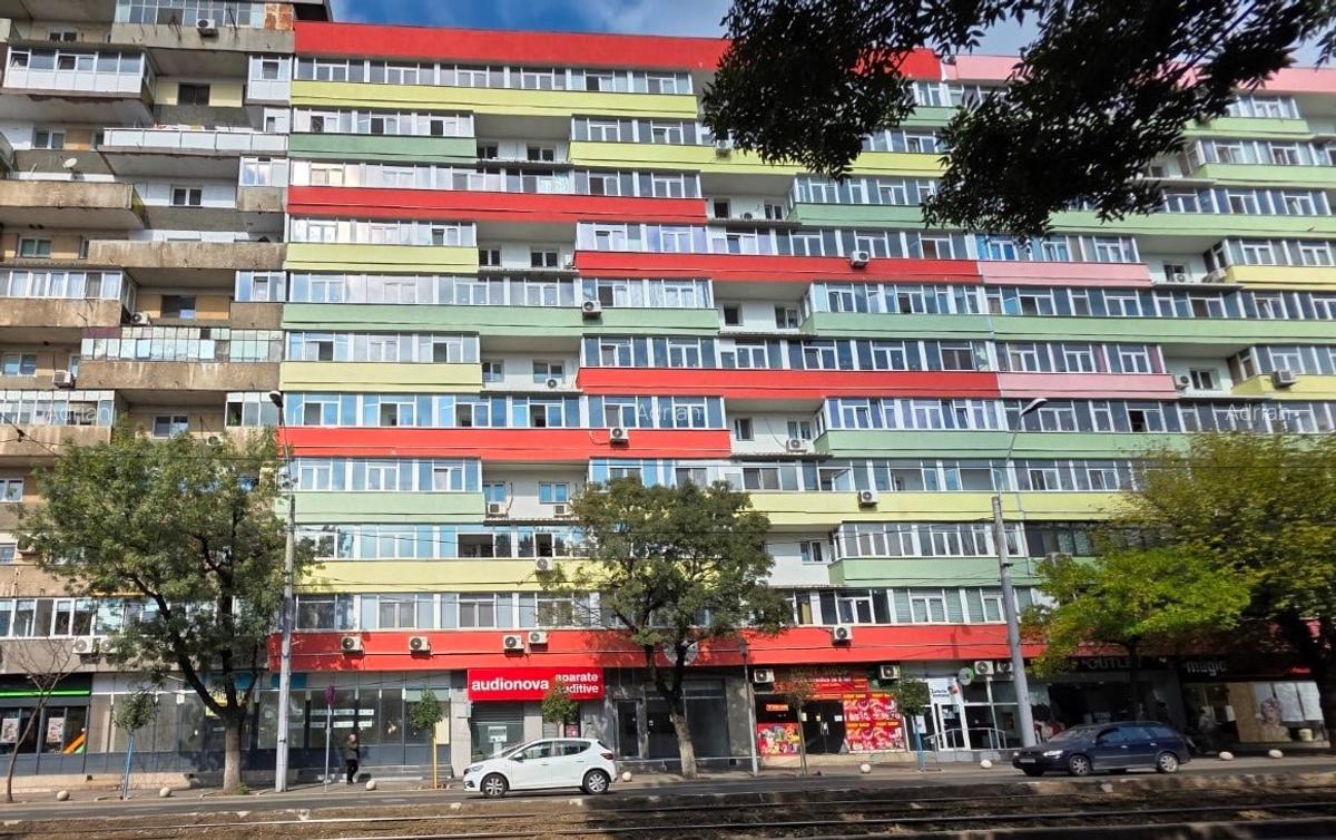 Rahova, Sos Alexandriei intersectie Sos Antiaeriana, stradal, vitrina 12 ml, - 1