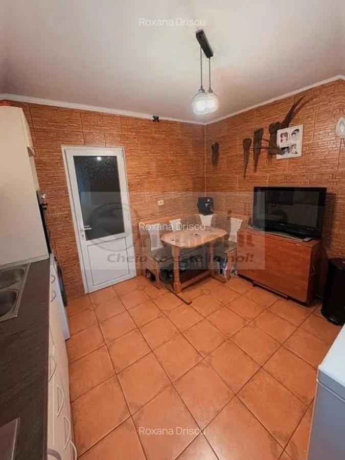 Ap decomandat 3 camere - Tătărași, 75 mp, locație excelentă 140000 EUR - 4