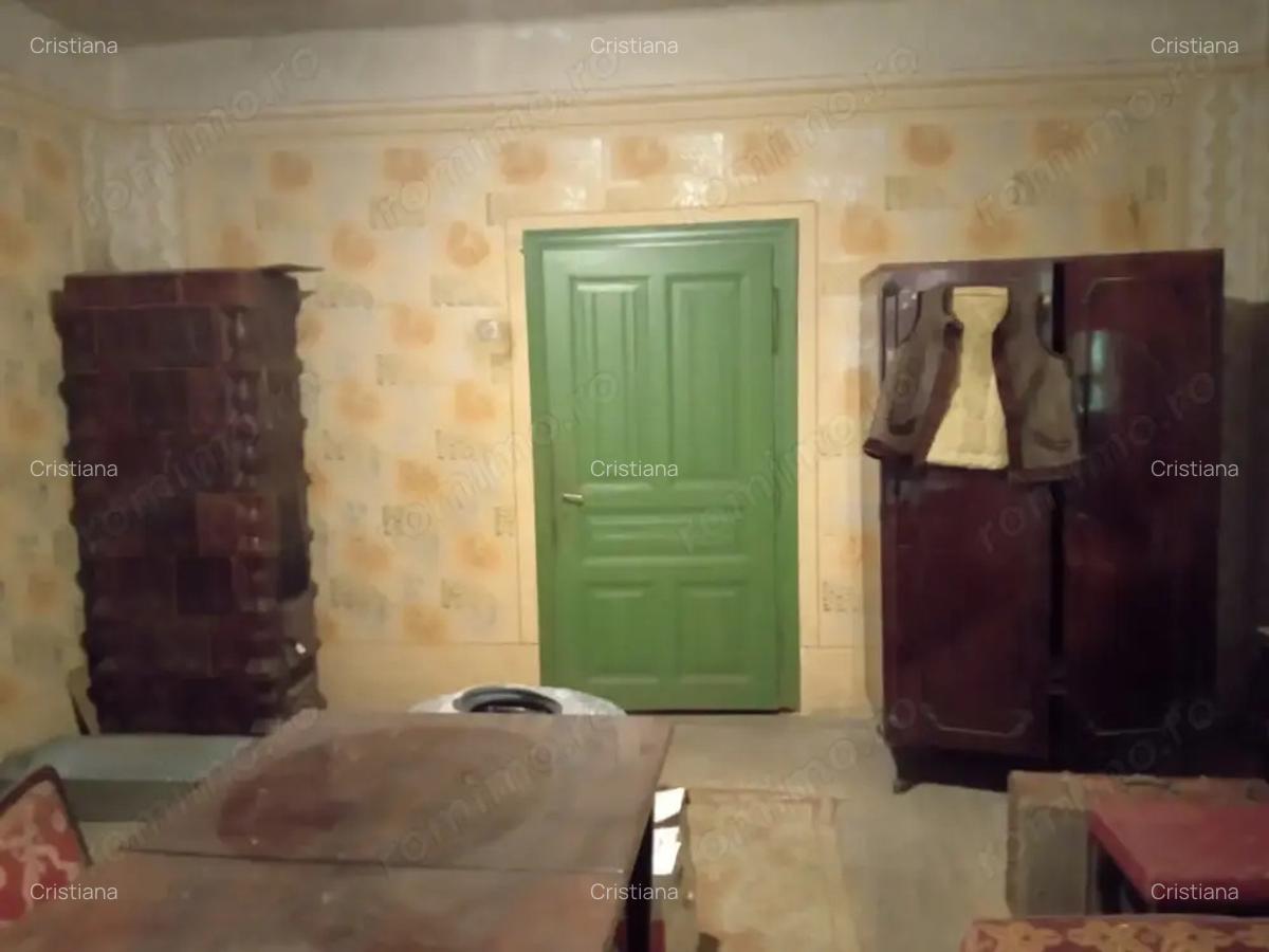 Casa mare la ?ara cu teren generos in zona superba - 6 Casa mare la ?ara cu teren generos in zona superba - 6