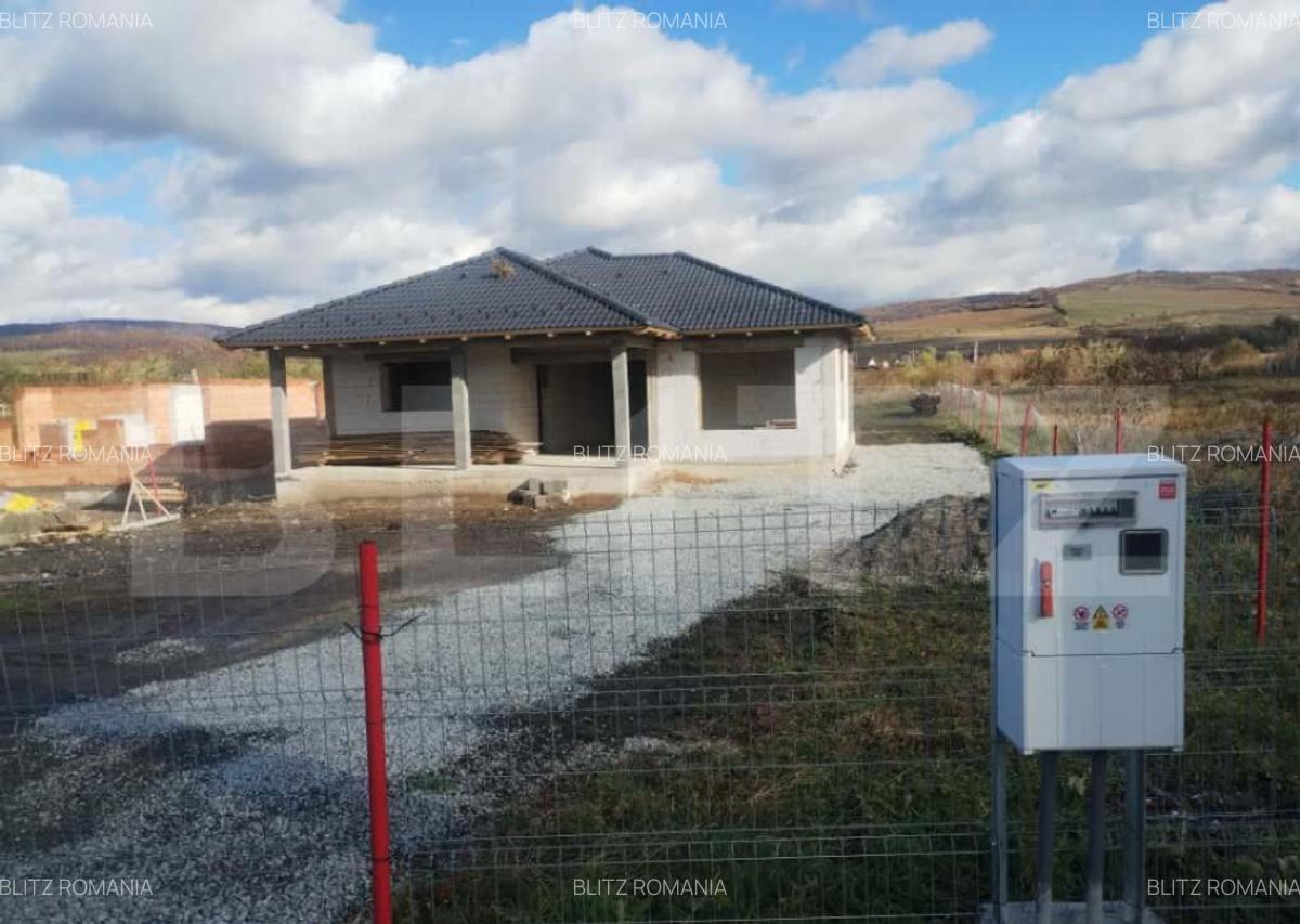 Casa cu 4 camere, 153 mp utili, teren 1000 mp extravilan, ut - 12