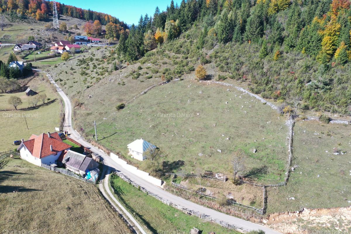 Teren Construcții intravilan de 3800 mp, în Fundata - 5