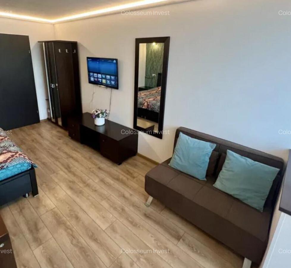 Garsoniera decomandat - zona Garii - 8