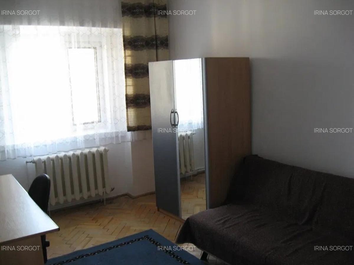 Apartament cu 3 camere, decomandat, Alexandru cel Bun - 1