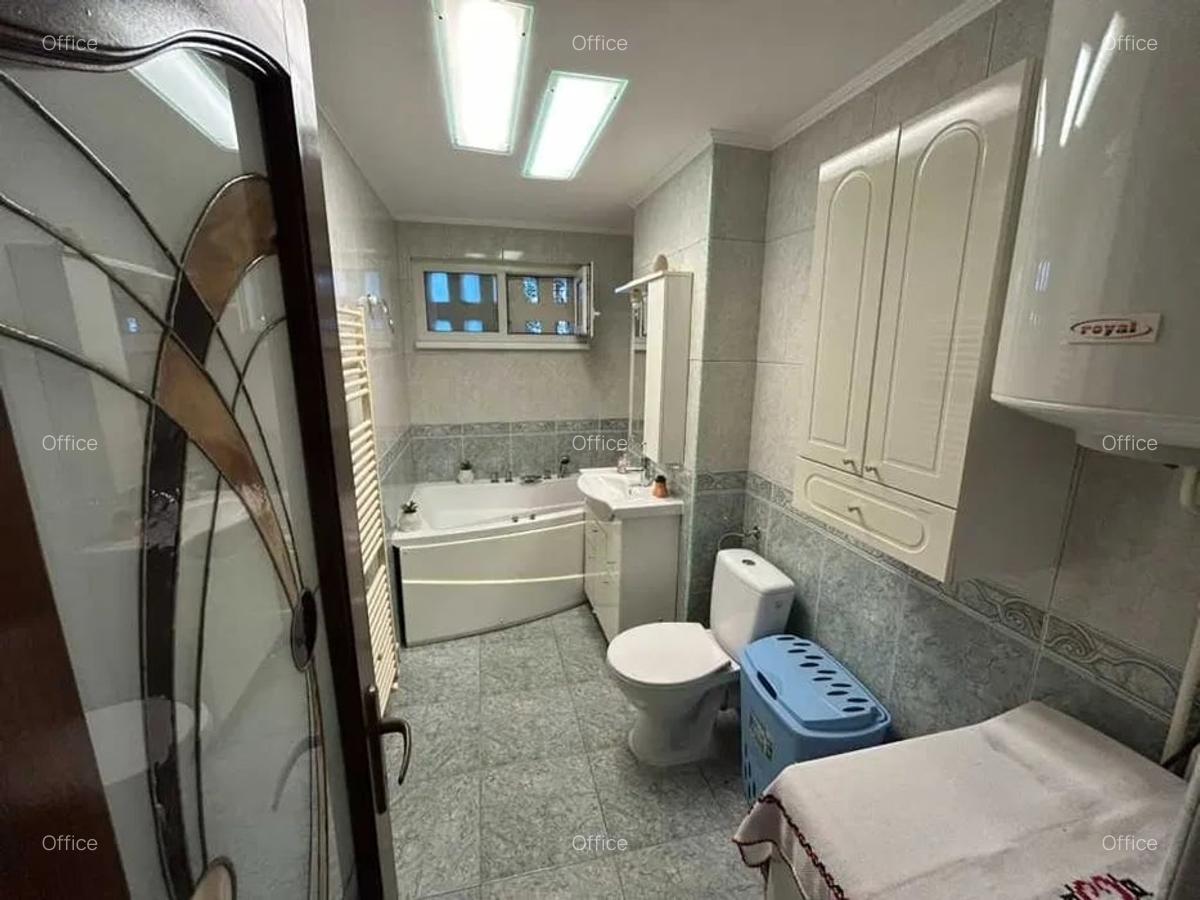 Apartament spatios, 3 camere, 77 mp, parter inalt, parcare - Str. Agricultorilor - 7