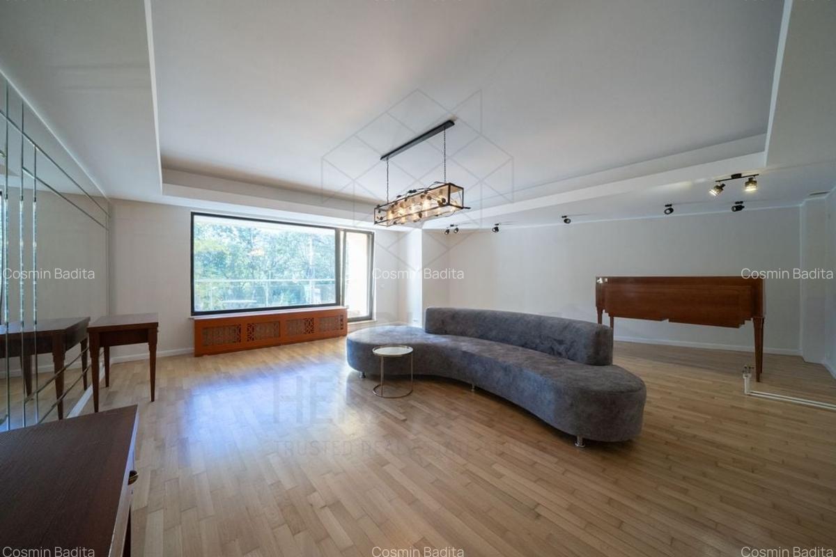 Nordului stradal,vedere Parc, Birou . - 1