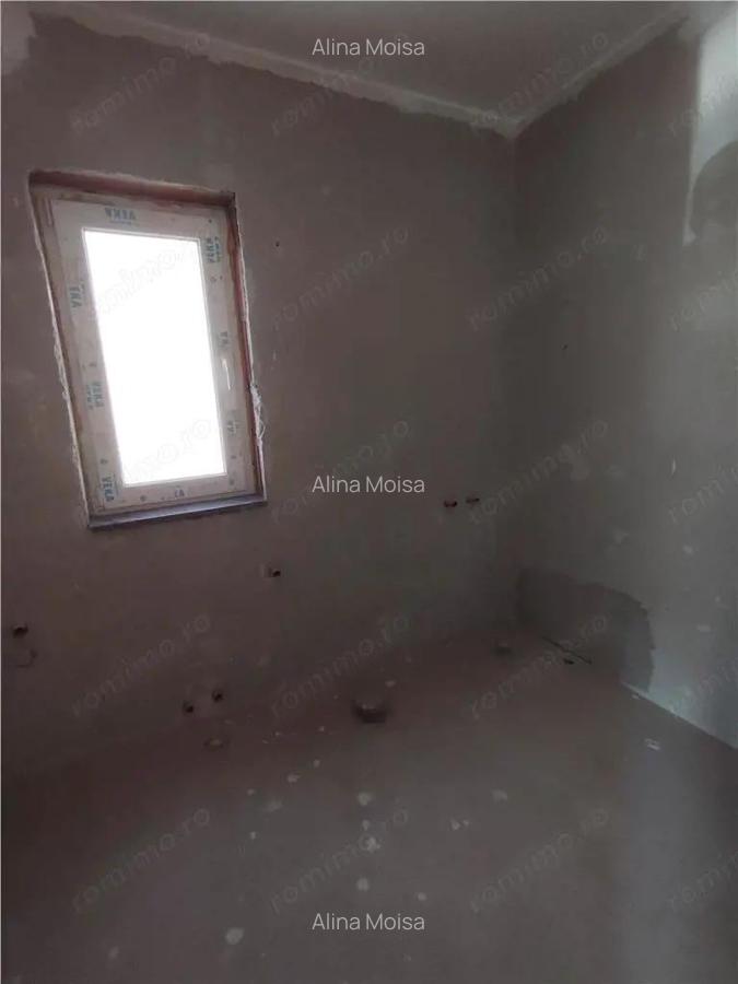 Duplex 5 camere - 2 dormitoare la parter - bucatarie inchisa - 12