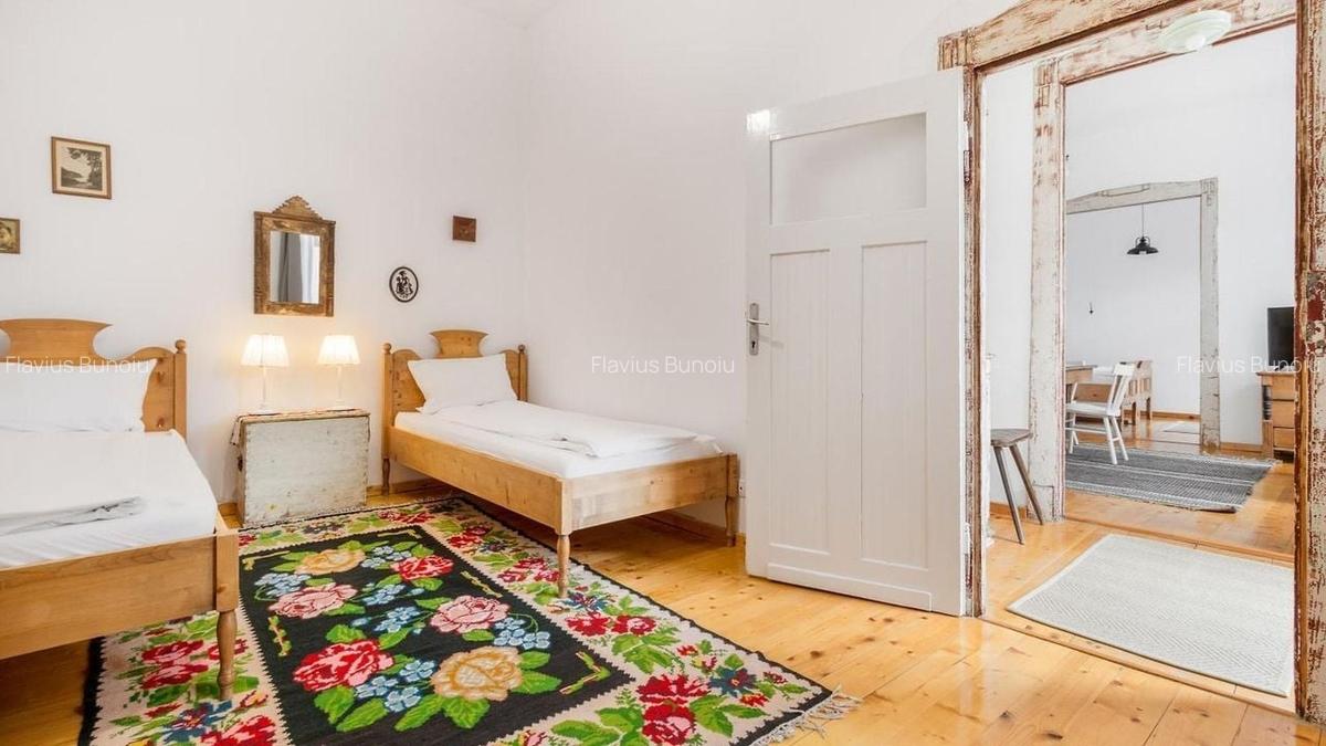 Apartament cu 3 camere decomandat în Central - 1