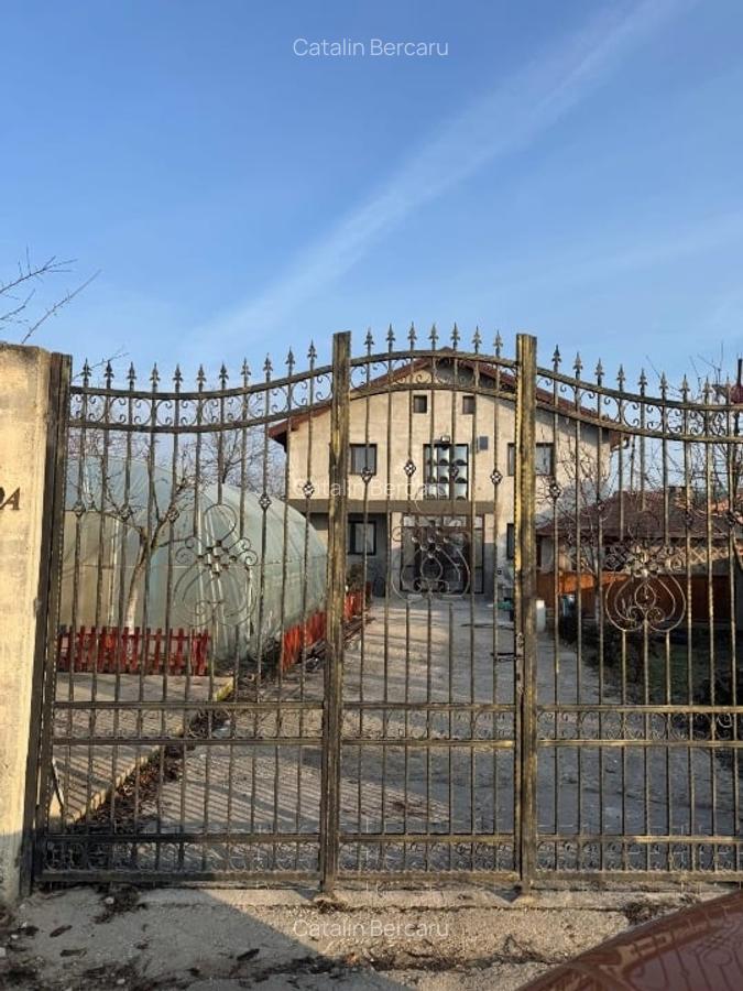 CASA P+1 SUPRAFATA CONSTRUITA 240 MP UTIL  Distribuie  170 000 € 708 €/m² - 3