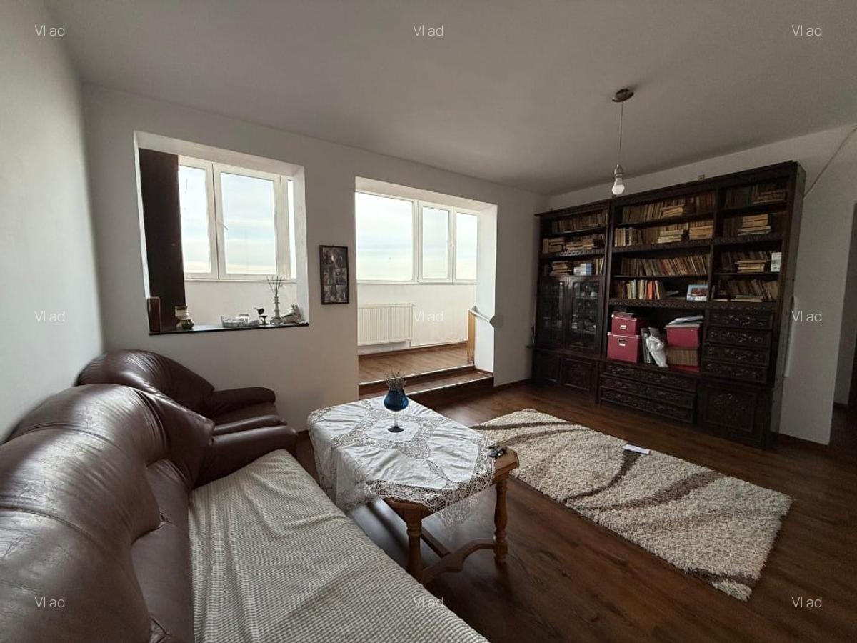 Apartament cu 3 Camere, Terasa de 50 mp si Priveliste Panoramica - 1