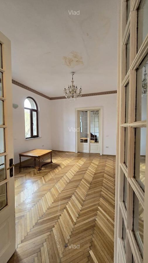 Apartament deosebit cu 4 camere spațioase, în zonă centrală - 2 Apartament deosebit cu 4 camere spațioase, în zonă centrală - 2