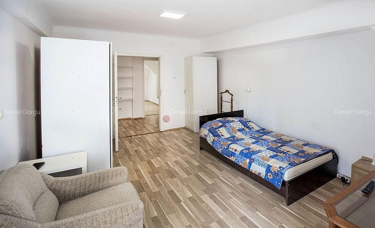 Apartament cu 3 camere decomandat în Central - 9