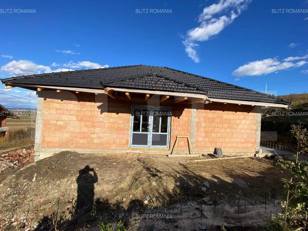 Casa moderna pe parter, semifinisata, teren 500 mp - Apahida - 2