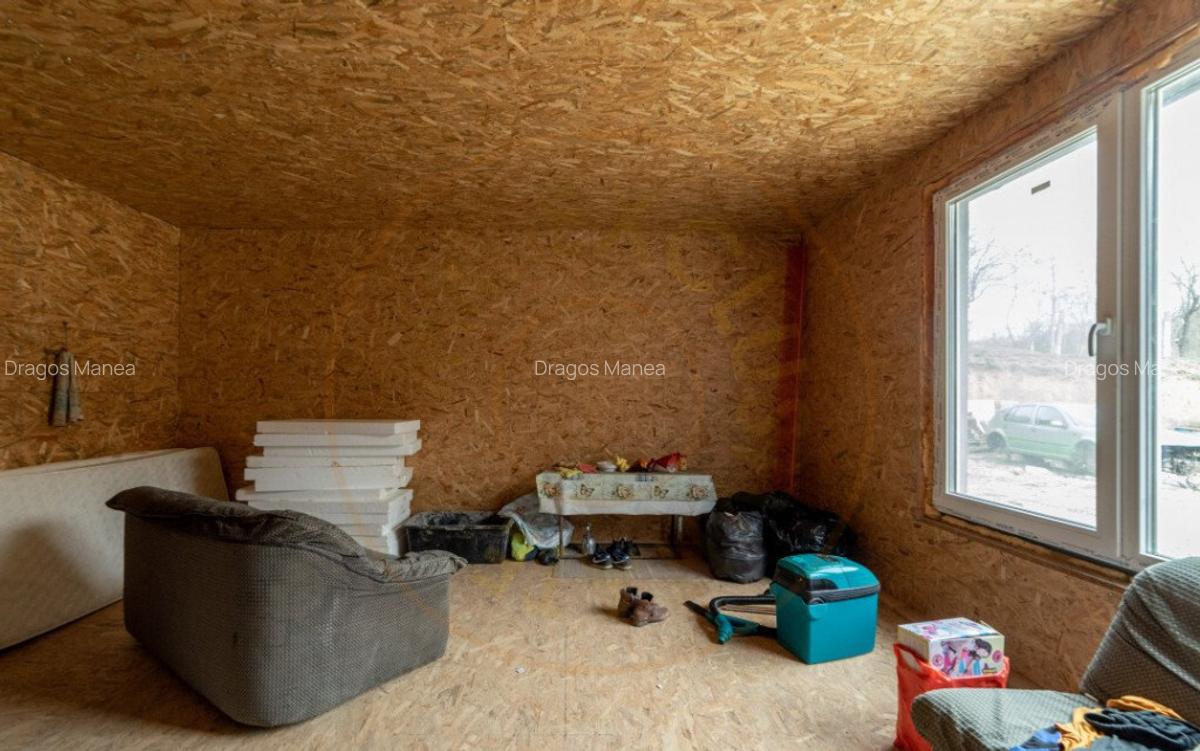 Casa moderna cu 5 camere intr-o zona lini?tita de deal - 9