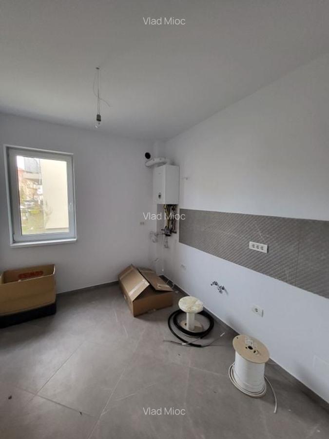 Bloc Nou-Braytim. Langa Hotel Arizona. Decomandat. Bucatarie inchisa - 4