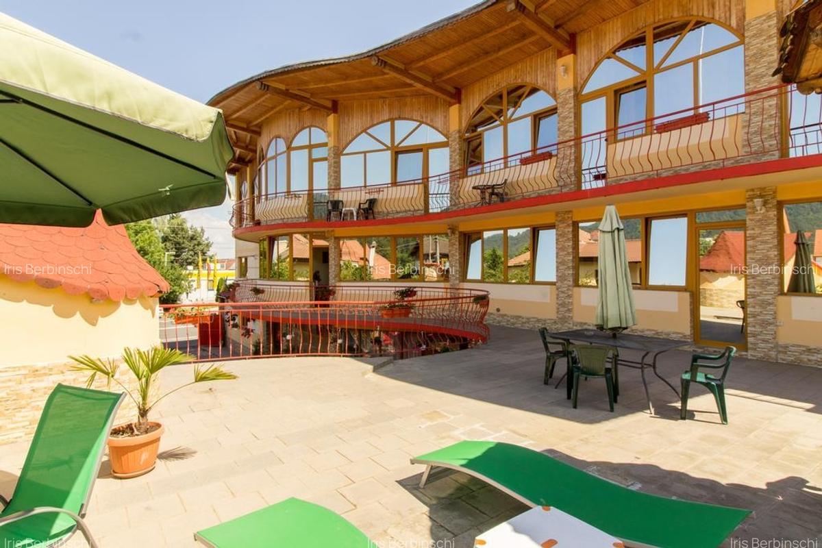 Hotel cu restaurant de vanzare in Brasov - 1