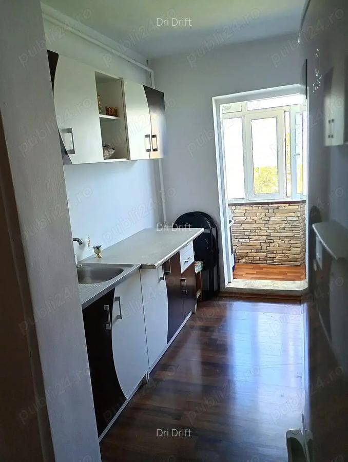 Vand apartament 2 camere ,9 Mai - 3