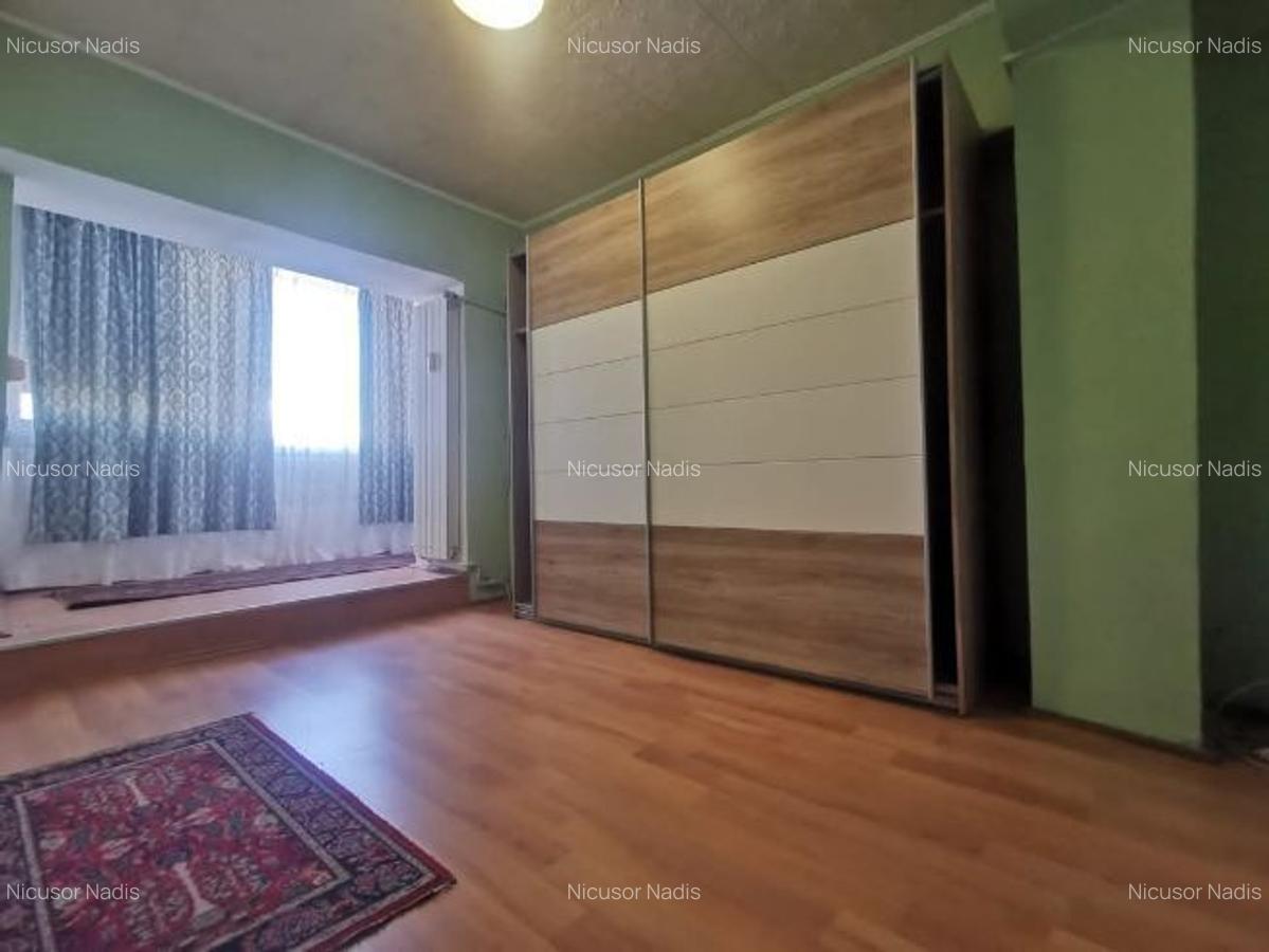 Apartament de vânzare - 4