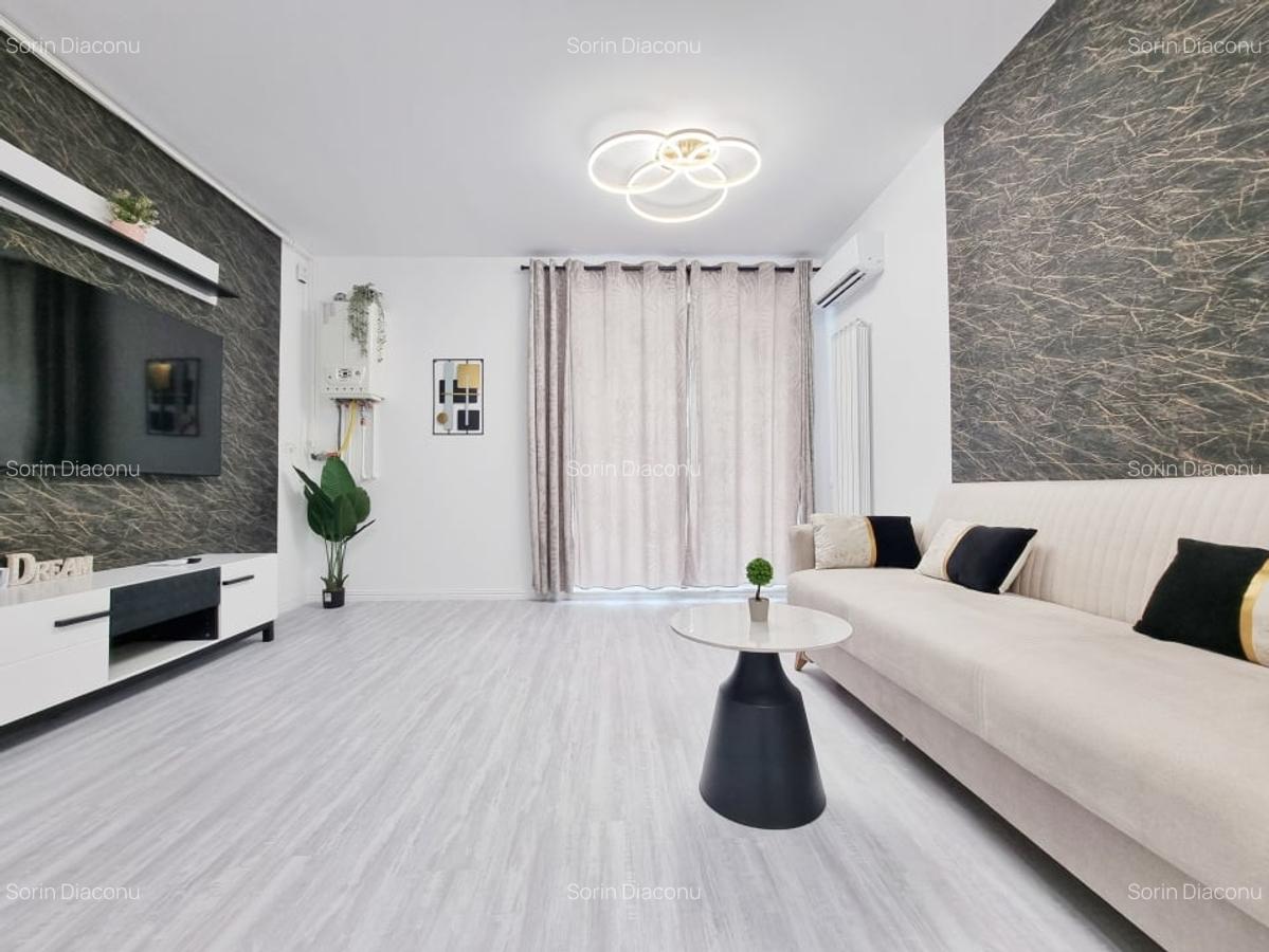 Vedere laterala, pozitie frontala - apartament la 2 pasi de mare. - 3