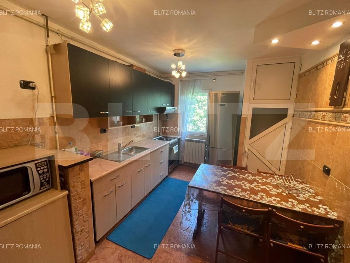 Apartament cu 2 camere, Foarte Spatios, Zona Superba - 1