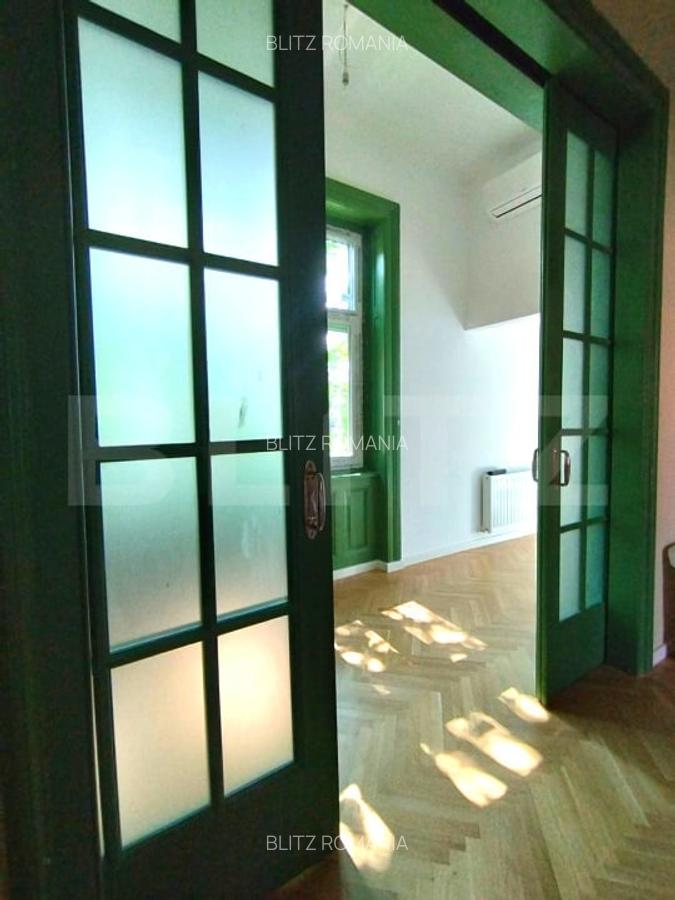 Apartament de vanzare, cu 3 camere, 107 mp, zona centrala - 2