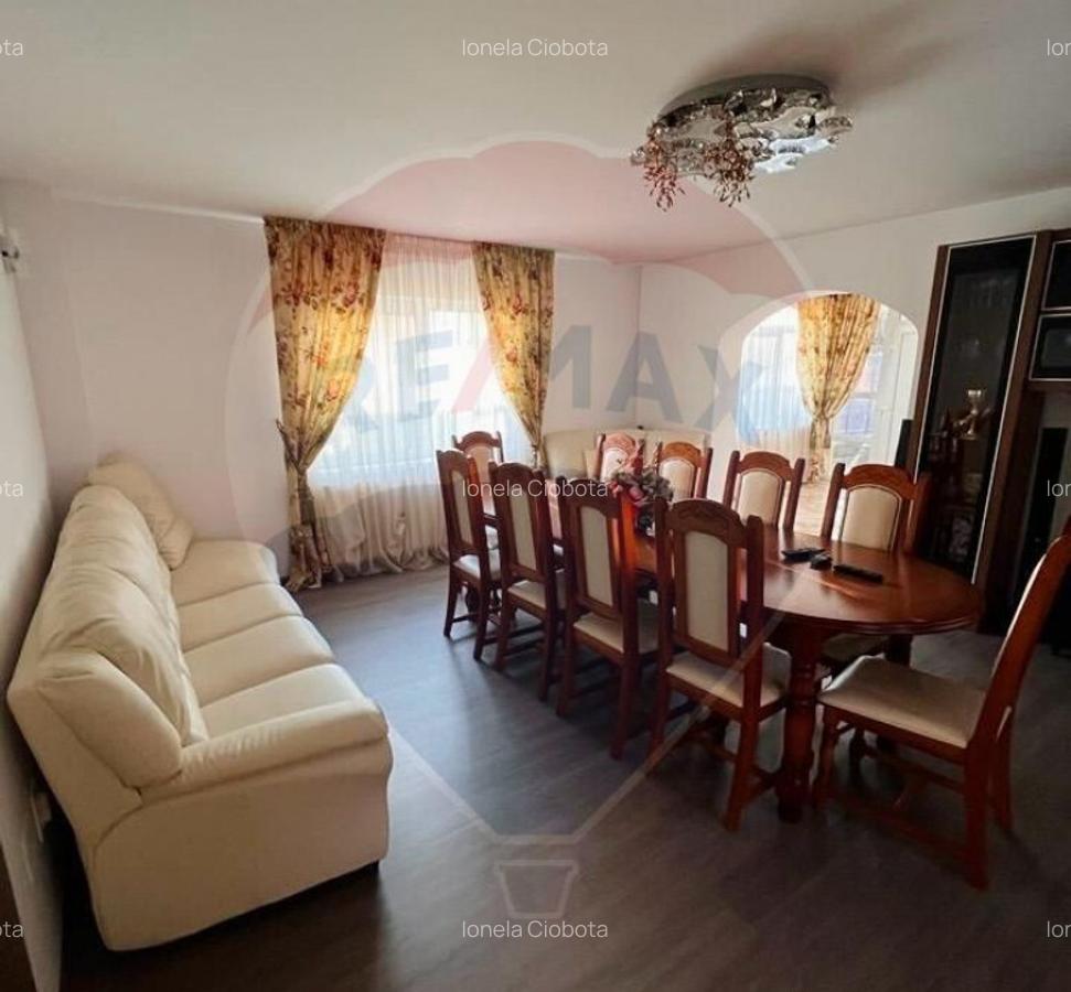 Casa / Vila cu 10 camere de vanzare in Moieciu de Jos - 5