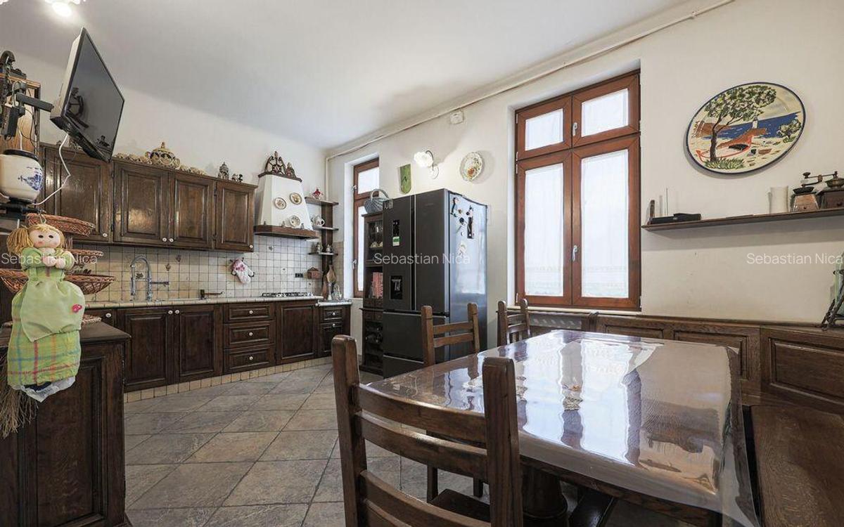 Apartament ultracentral cu 3 camere, 2 bai ?i curte pri... - 6