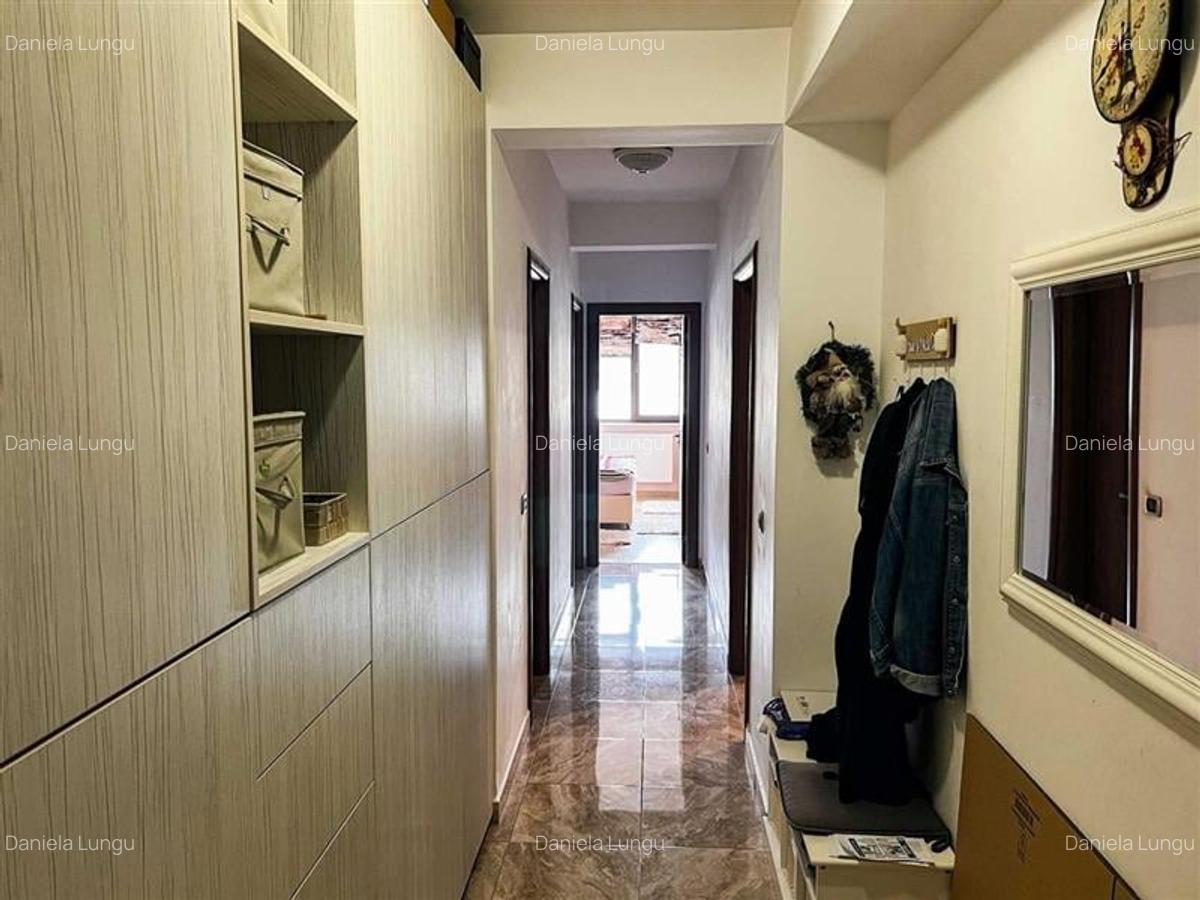 Apartament cu 3 camere decomandat, mobilat în Tractorul - 3