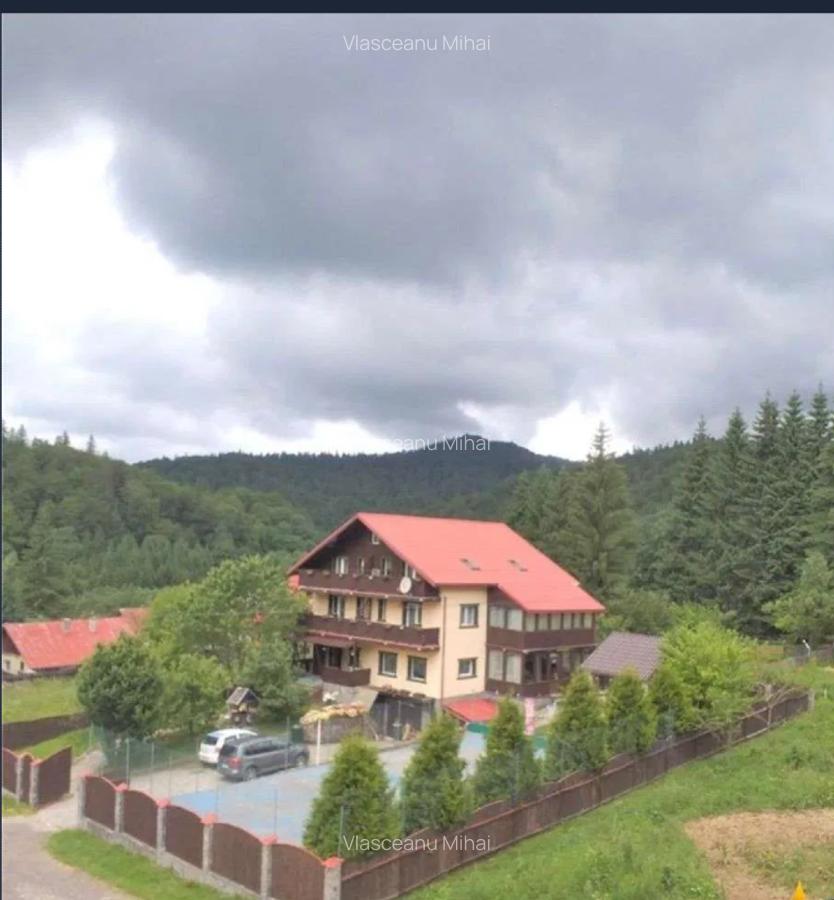 Pensiune complet utilată în Predeal, teren de tenis, garaj 4 mașini - 1