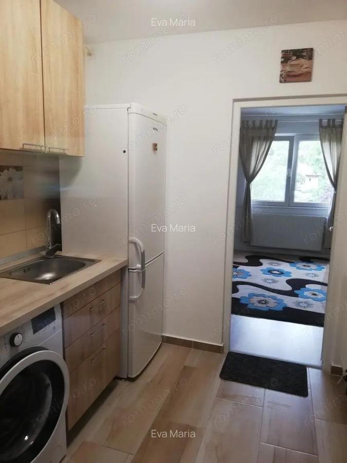 Ofer spre inchiriere o camera in zona complex - 5