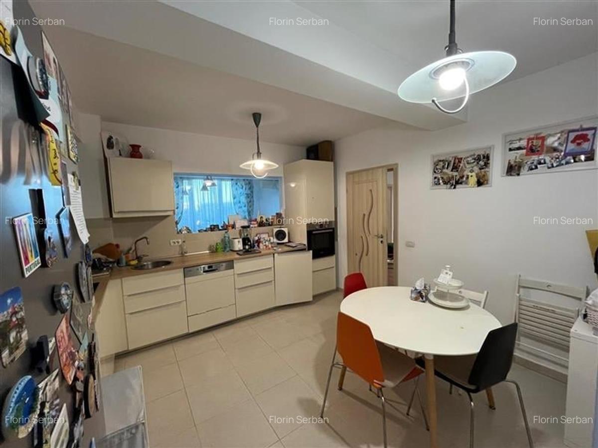 Vanzare 3 camere Damaroaia - 6
