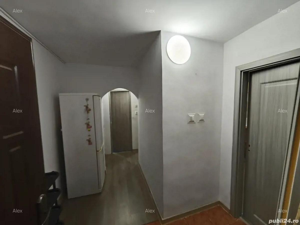 Vand apartament 2 camere decomandat - 2