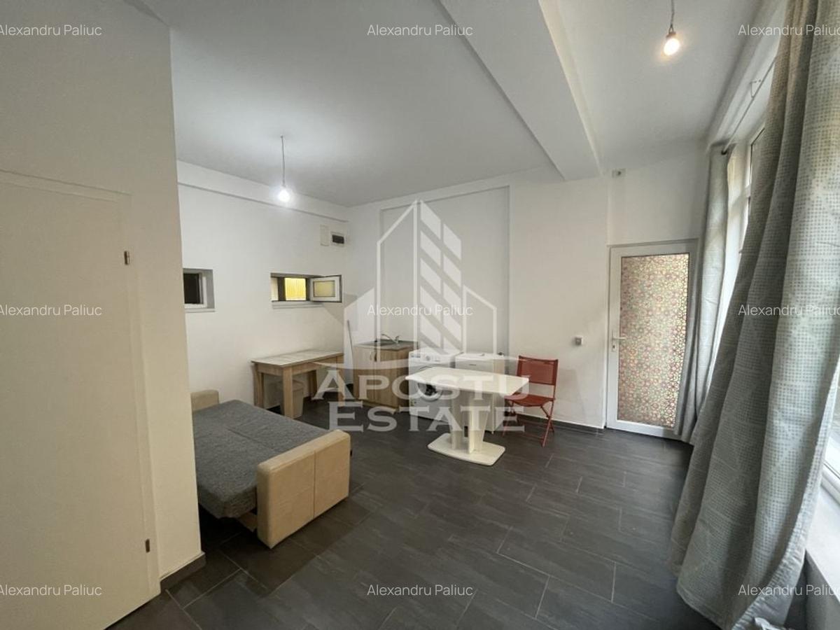 Spatiu comercial + loc de parcare,  23 mp,  Zona Soarelui - 3