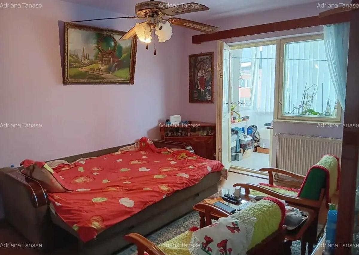 Apartament cu 3 camere semidecomandat în Cetatea - 1