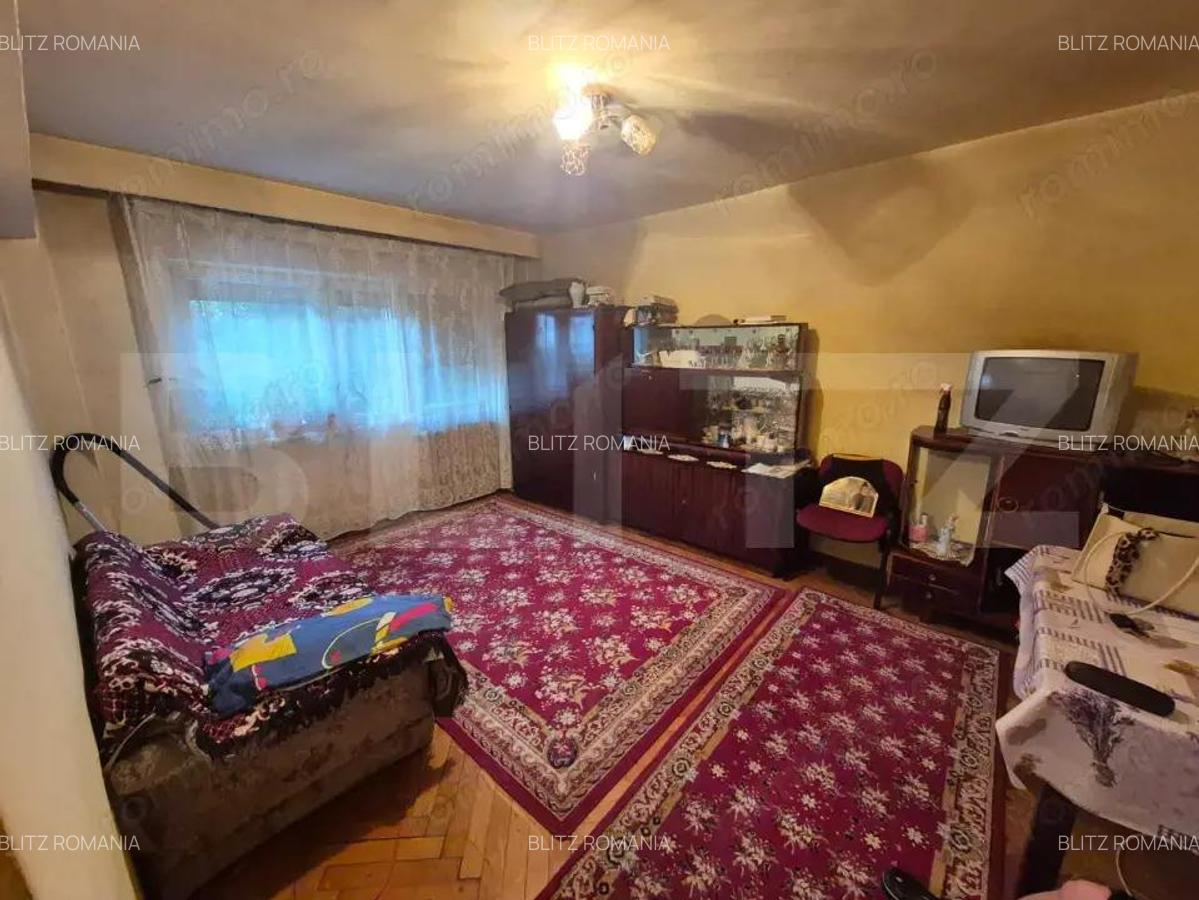 Apartament de vanzare, cu 2 camere, decomandat, zona Mihai Eminescu - 2