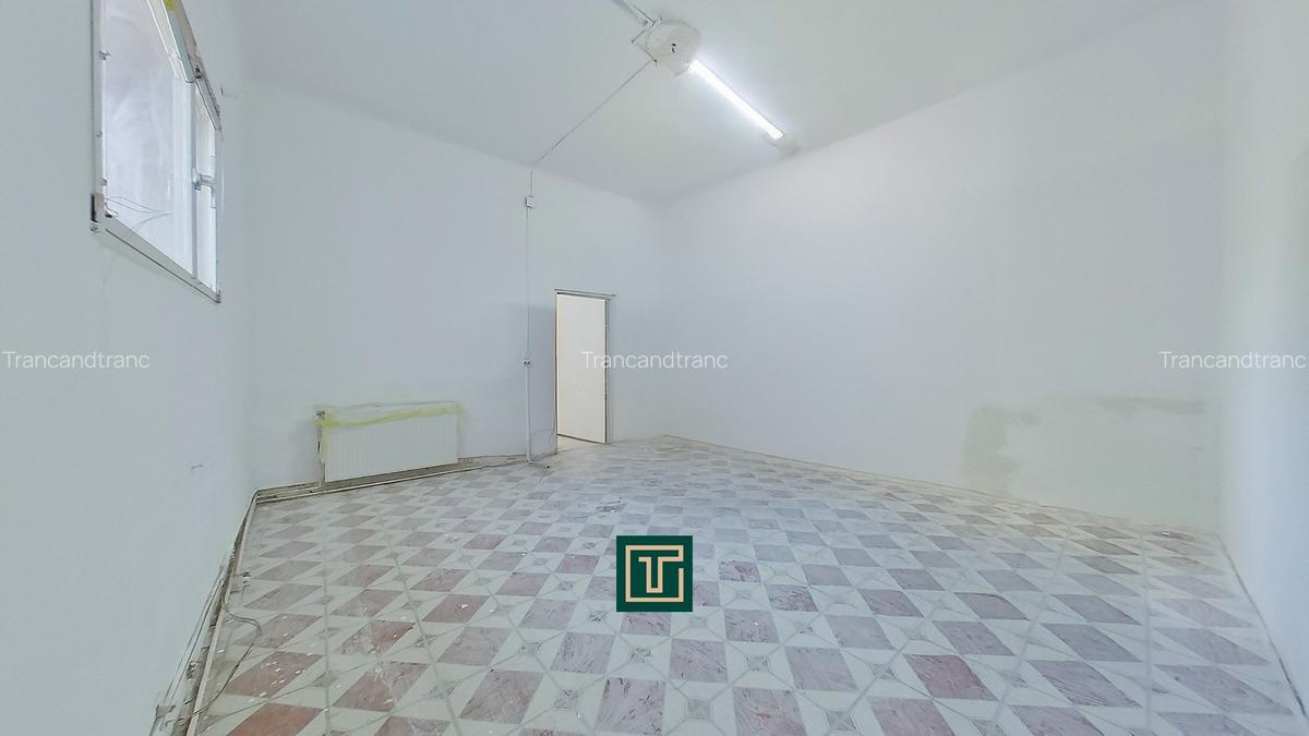 Apartament cu potential cu 2 camere la curte comuna in Centru - 1