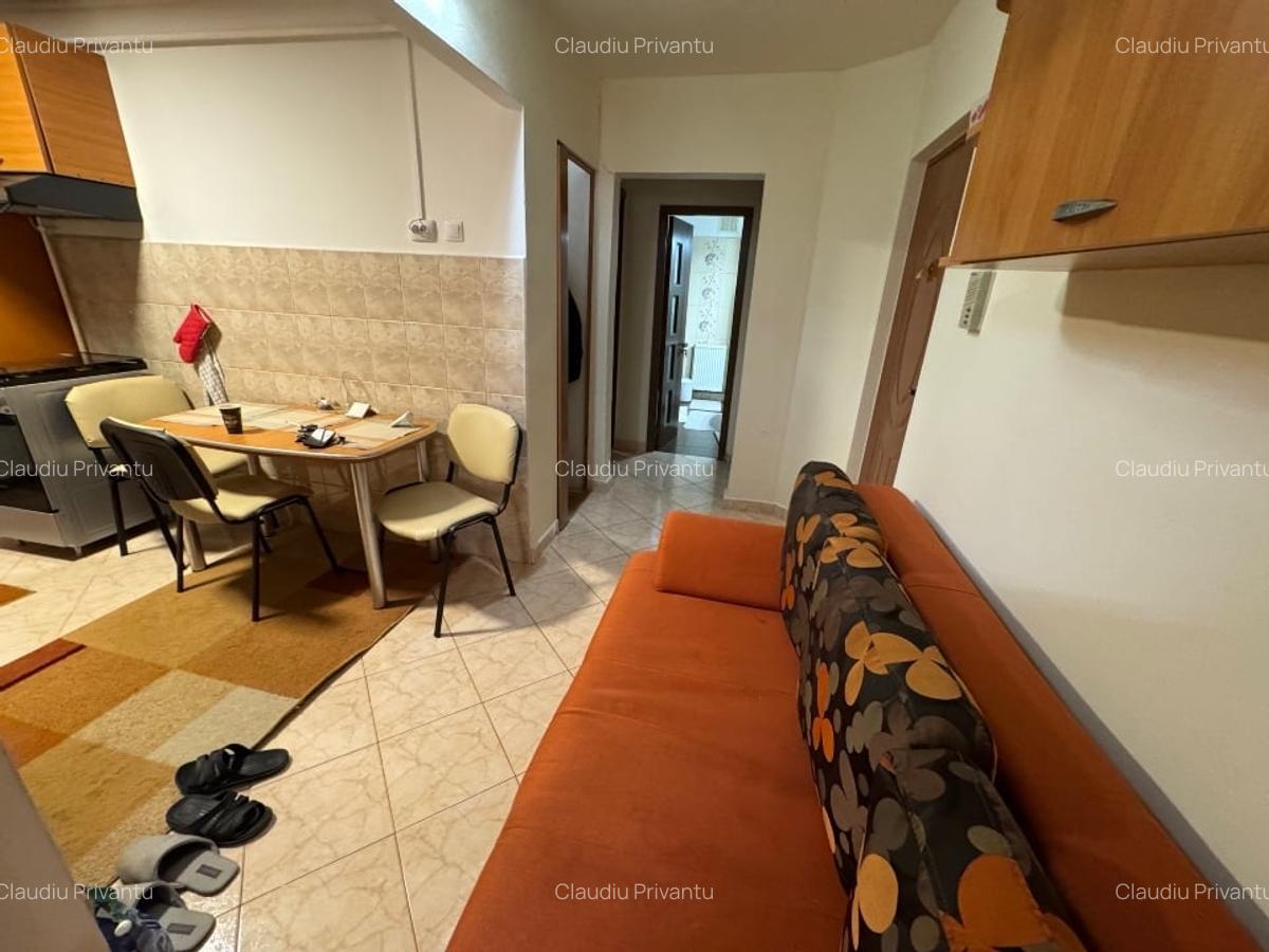 Apartament cu 2 camere, decomandat - zona Lipovei - 8 Apartament cu 2 camere, decomandat - zona Lipovei - 8