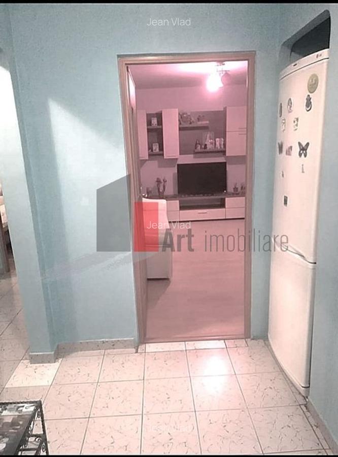 Apartament cu 4 camere decomandat în Titan - 9