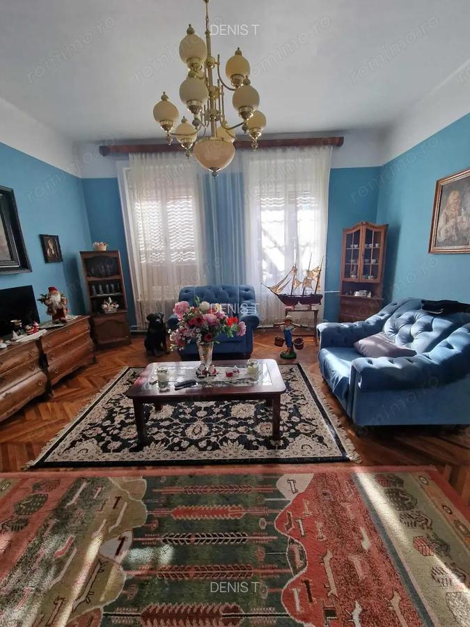 Apartament de vanzare 3 camere, Zona centrala - 2