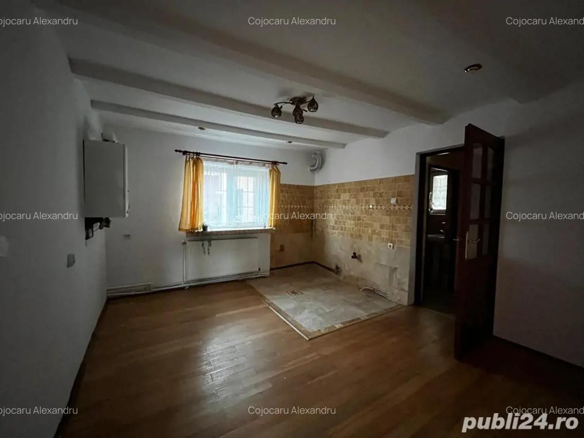 Apartament decomandat de 3 camere la curte in vila DE VANZARE - Direct Proprietar. Zona Traian - 4