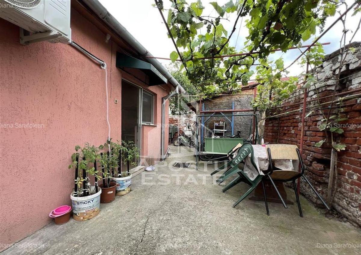 Doua case la curte comuna, terasa, centrala proprie, zona... - 16