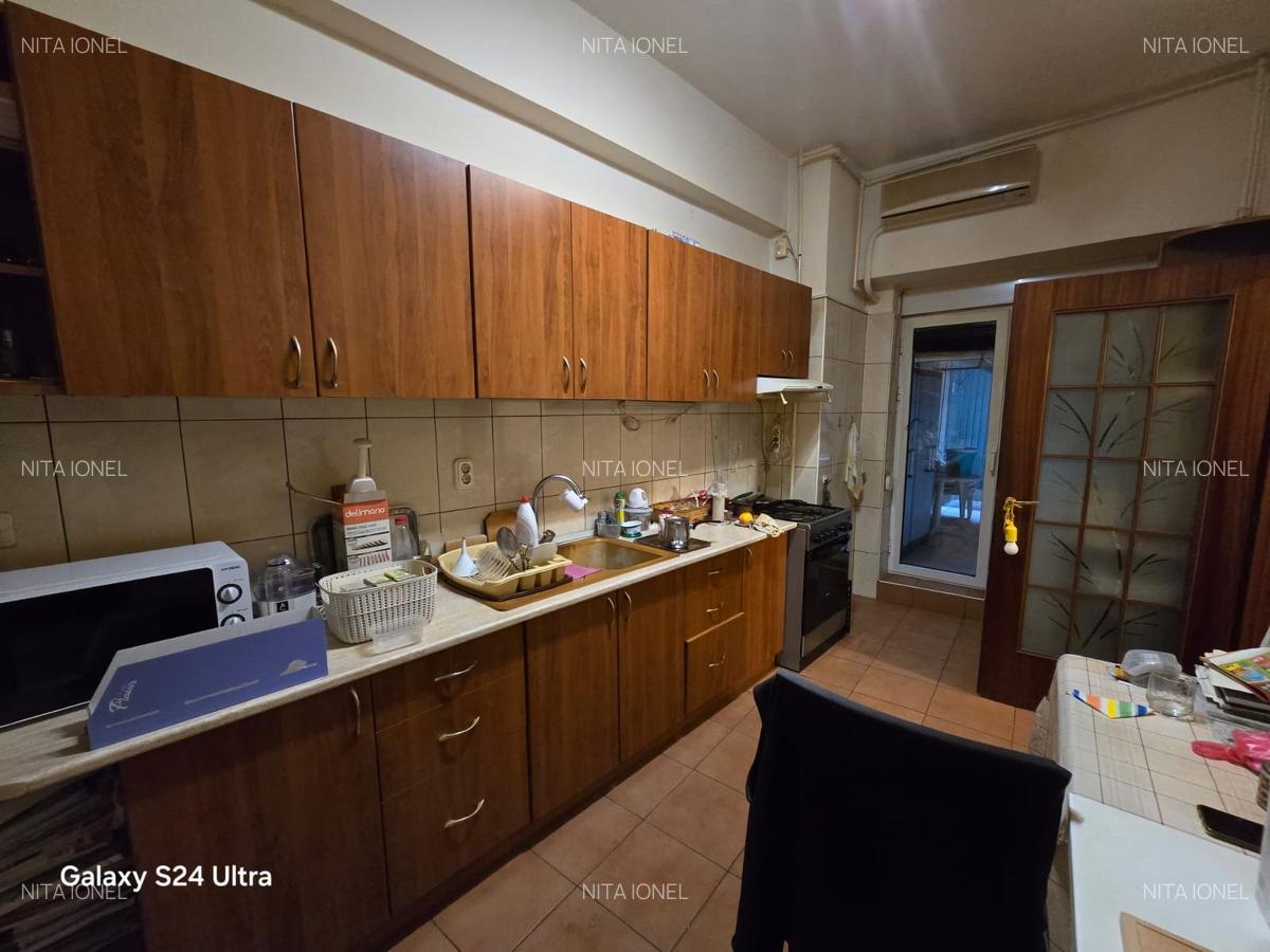Apartament cu 3 camere decomandat, mobilat în P-ța Victoriei - 15