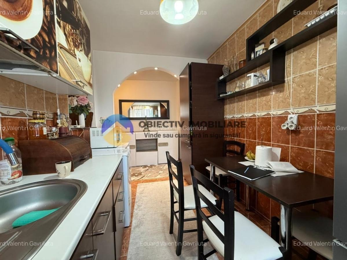 Apartament de vanzare - Zona Precista - 2