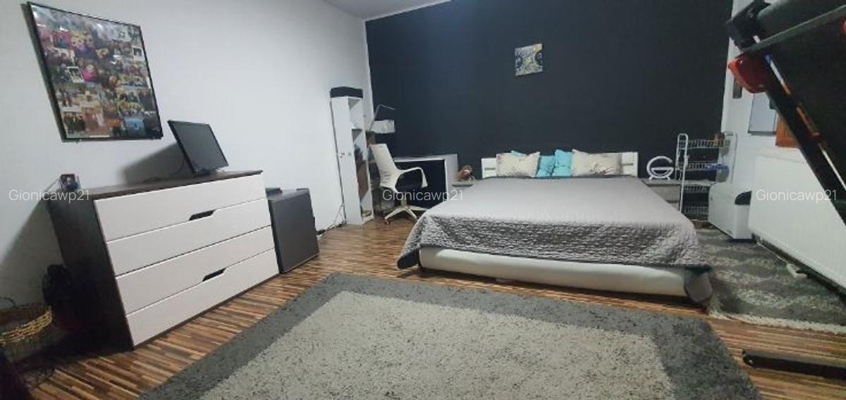 Vând casă cu mansardă - 2