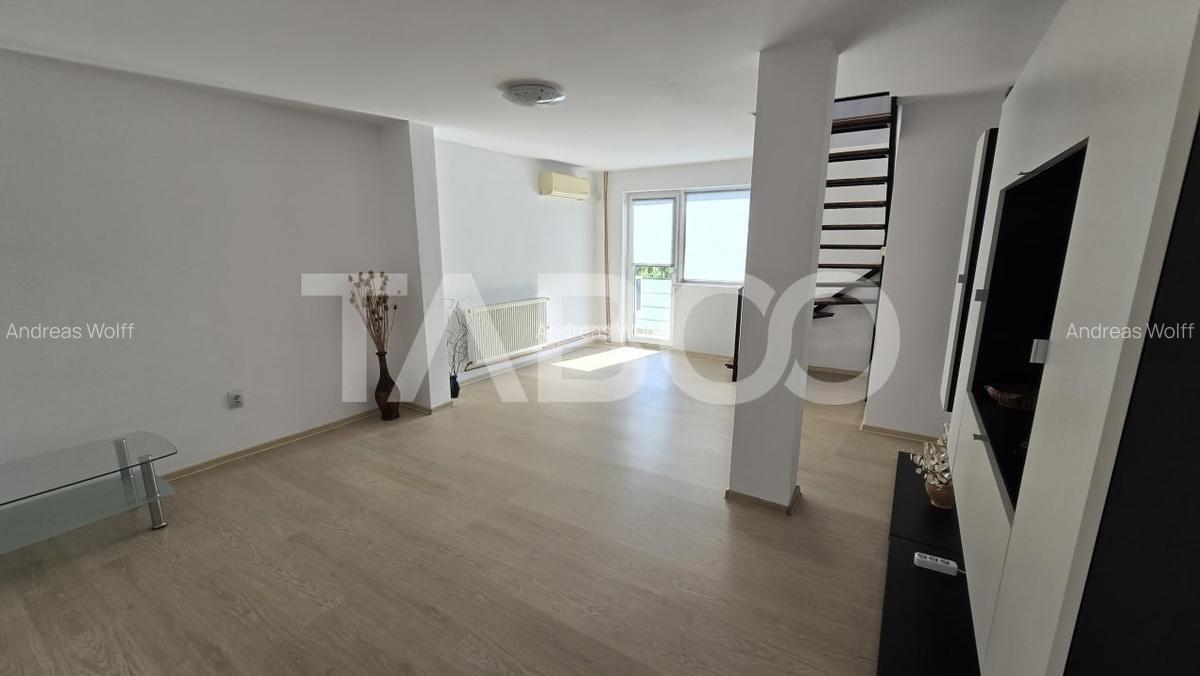 Apartament de vanzare 3 camere luminoase si balcon in zona Tilisca - 3