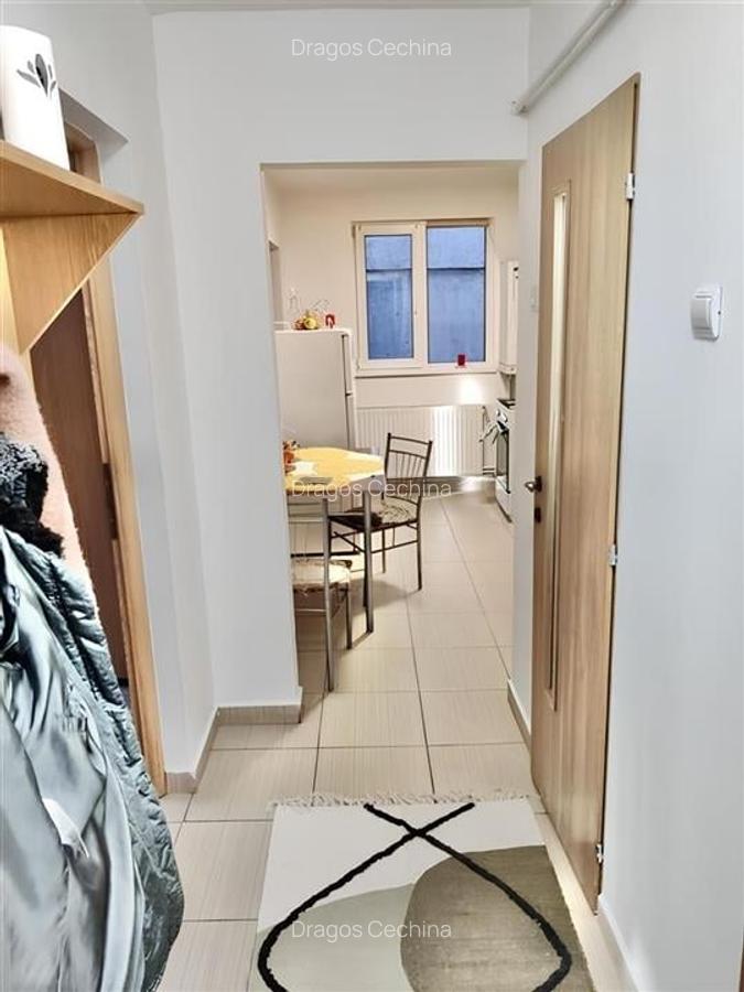 Apartament cu 3 camere circular, mobilat în Tractorul - 5
