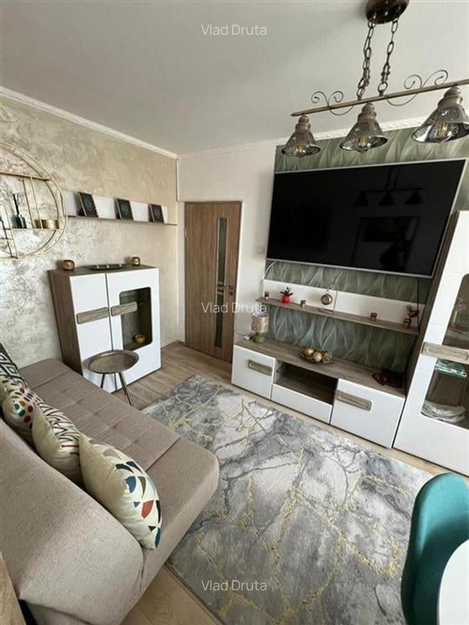 Apartament cu 3 camere semidecomandat în Valenta - 2
