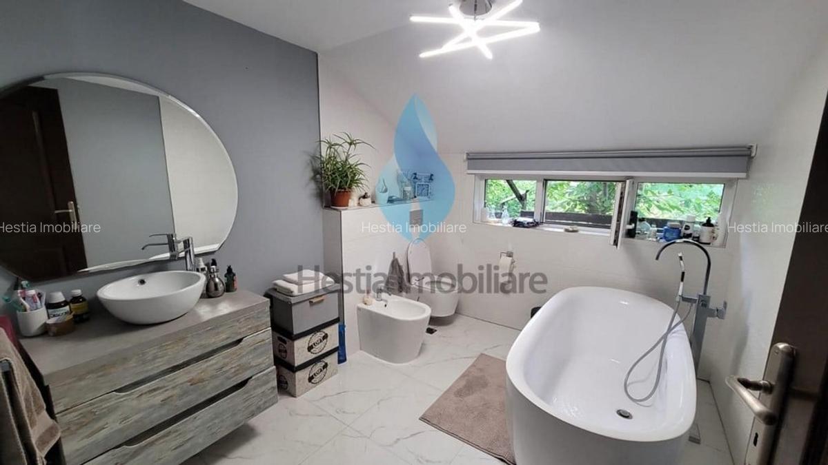 Casă cu 8 camere în Sărărie - 6