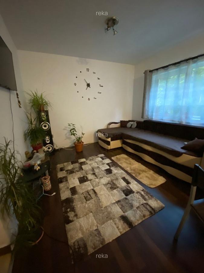 PE propune spre vanzare un apartament cu 3 camere, situat in zona străzii Salcâm - 8