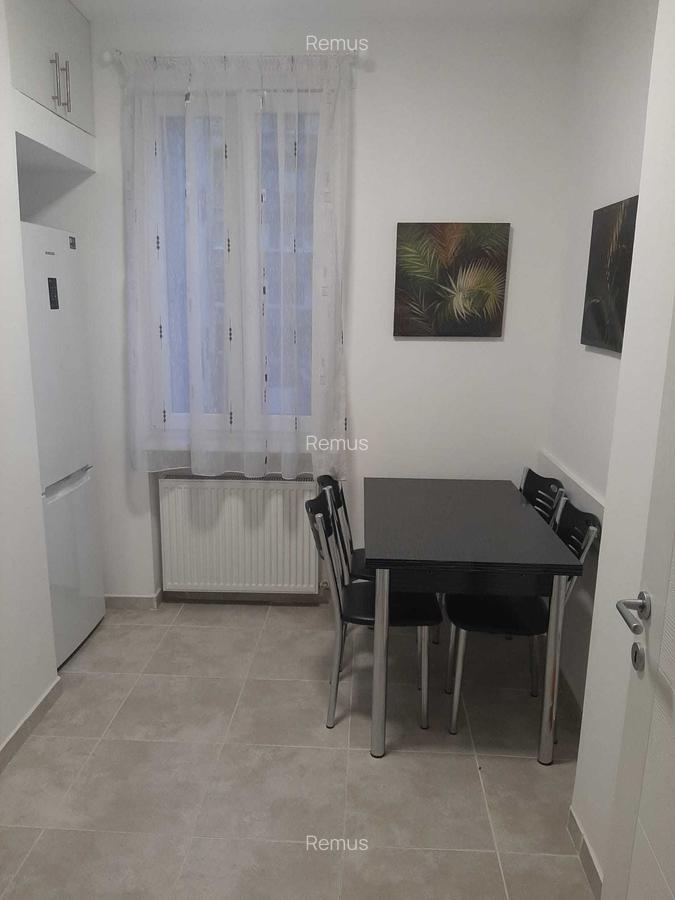 PIATA  ROMANA - 1 minut Metrou /  Magheru  - Apartament 2 camere MODERN - 6