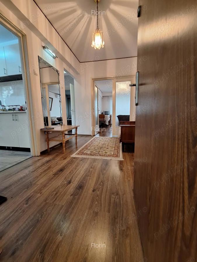 Inchiriez apartament renovat, zona centrala, 2 camere decomandate - 1